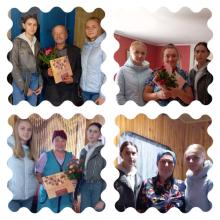 Учні ліцею привітали зі святом «Днем працівників освіти» вчителів, що знаходяться на заслуженому відпочинку.