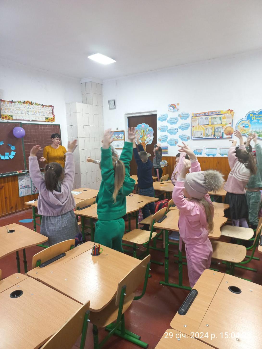 Педагогом-організатором був проведений цікавий виховний захід у 3 класі на тему "Сім'я і родина".