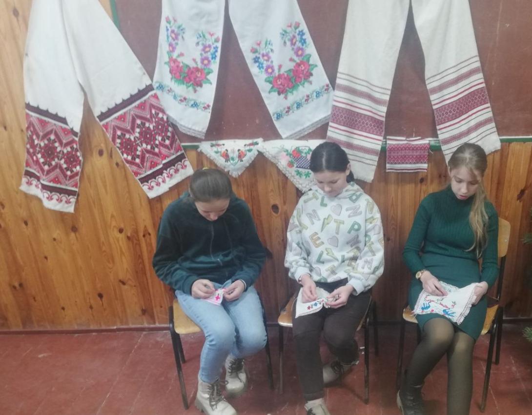 Рідний край, де ми живемо, Україною зовемо. 
